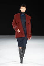 ジュン アシダ 2023-24年秋冬コレクション - 水面のように、煌めきを湛えて｜写真14