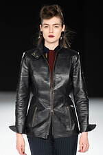 ジュン アシダ 2023-24年秋冬コレクション - 水面のように、煌めきを湛えて｜写真19