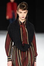 ジュン アシダ 2023-24年秋冬コレクション - 水面のように、煌めきを湛えて｜写真21