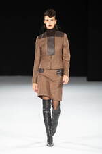 ジュン アシダ 2023-24年秋冬コレクション - 水面のように、煌めきを湛えて｜写真33