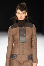 ジュン アシダ 2023-24年秋冬コレクション - 水面のように、煌めきを湛えて｜写真34