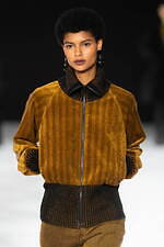 ジュン アシダ 2023-24年秋冬コレクション - 水面のように、煌めきを湛えて｜写真45