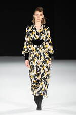 ジュン アシダ 2023-24年秋冬コレクション - 水面のように、煌めきを湛えて｜写真50