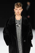 ジュン アシダ 2023-24年秋冬コレクション - 水面のように、煌めきを湛えて｜写真53