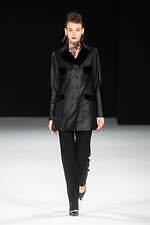 ジュン アシダ 2023-24年秋冬コレクション - 水面のように、煌めきを湛えて｜写真58