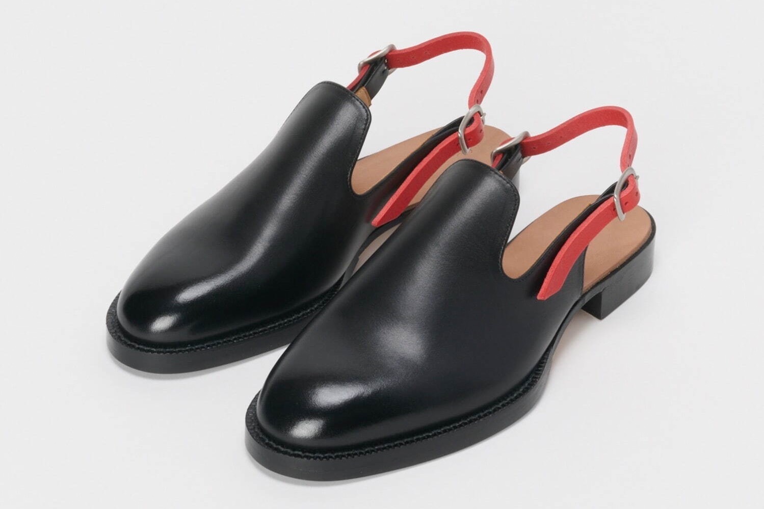 メンズのおすすめレザーサンダル[2023春夏]コーデに高級感をプラス、人気ブランドの新作サンダル