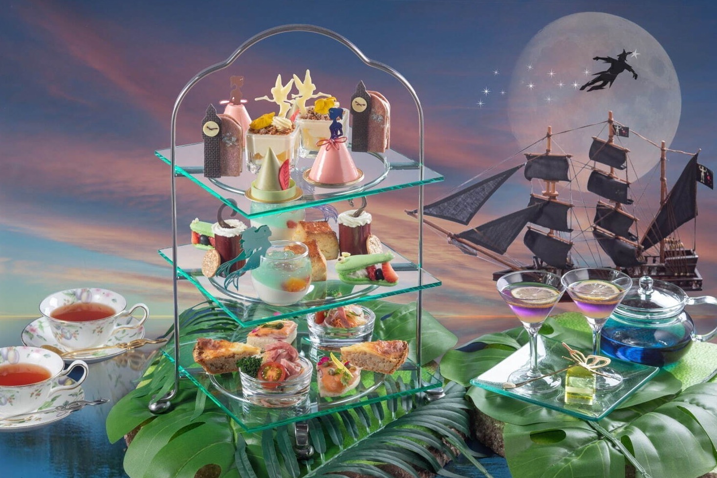 シェラトン都ホテル大阪「ピーター・パン」着想アフタヌーンティー、ティンカー・ベルのグラスデザートなど