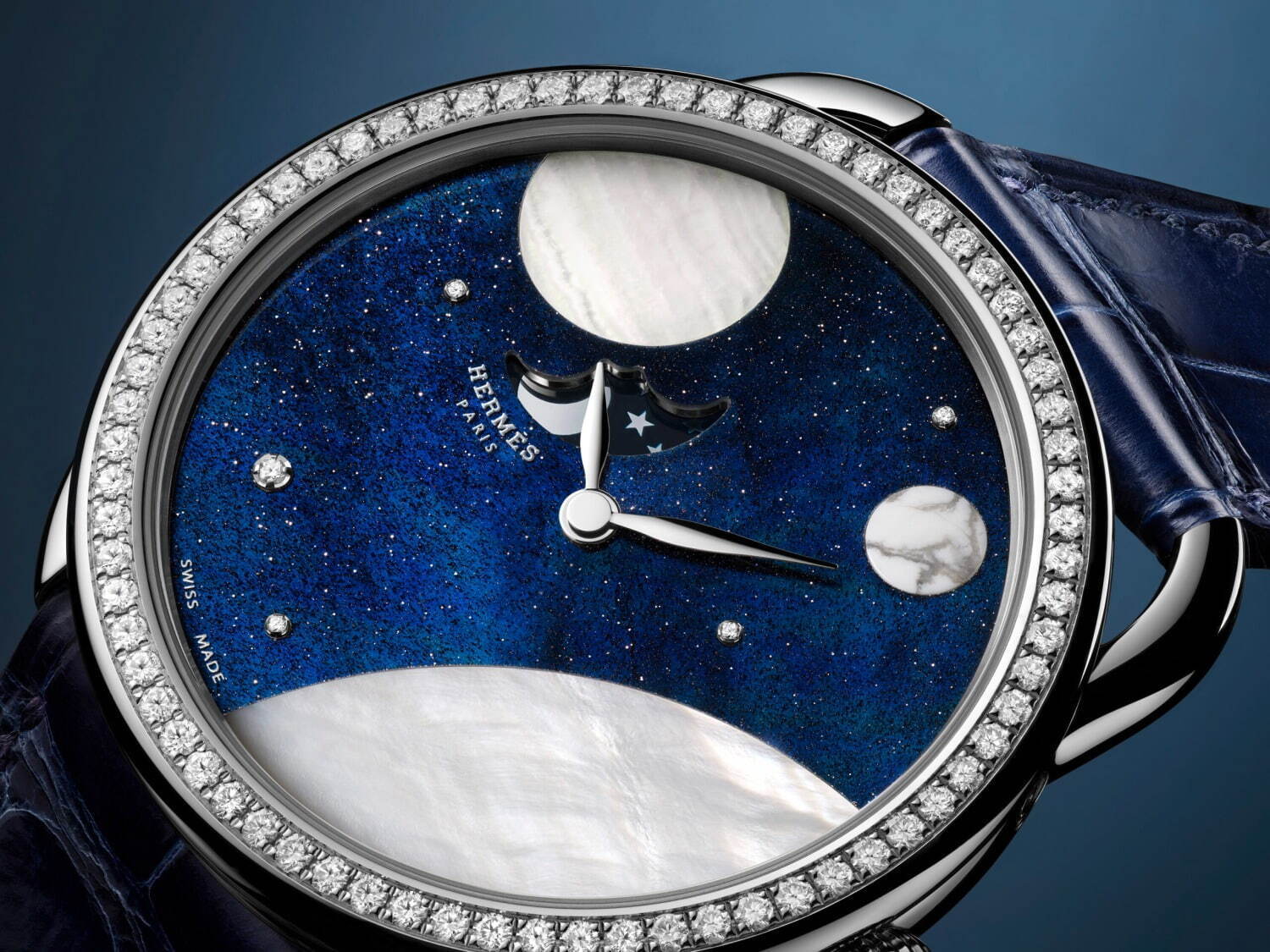 エルメスの腕時計「アルソー プティット リュンヌ」文字盤に月や星が