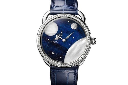 エルメスの腕時計「アルソー プティット リュンヌ」文字盤に月や星が輝く“天空”をデザイン