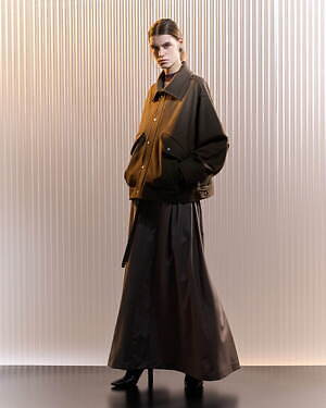 イン(IHNN) 2023-24年秋冬ウィメンズコレクション  - 写真4