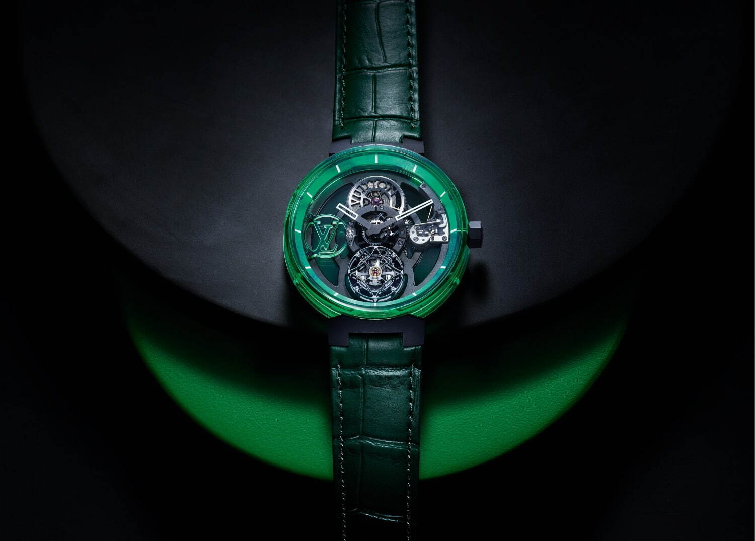 ルイ・ヴィトン「タンブール」23年新作腕時計、内部が透けるイエロー 