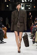 バルマン 2023-24年秋冬ウィメンズコレクション、メゾンのDNAを現代へ｜写真22