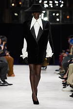 バルマン 2023-24年秋冬ウィメンズコレクション、メゾンのDNAを現代へ｜写真34