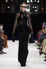 バルマン 2023-24年秋冬ウィメンズコレクション、メゾンのDNAを現代へ｜写真42