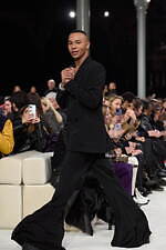 バルマン 2023-24年秋冬ウィメンズコレクション、メゾンのDNAを現代へ｜写真55