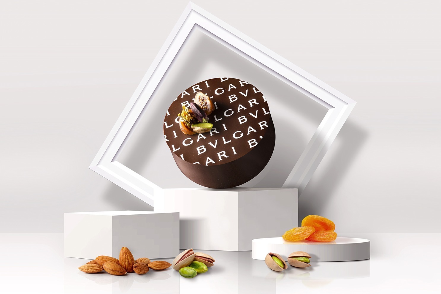 ブルガリ イル・チョコラートの紅茶風味チョコケーキ、ごろっとしたドライフルーツを忍ばせて