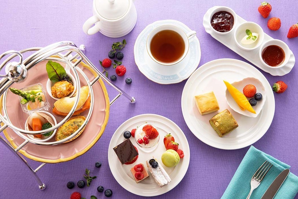 サヴァラン｜横浜ベイホテル東急「ベリー」テーマの限定アフタヌーンティー、4種ベリーのパフェ＆シュークリーム