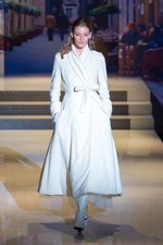 ユキ トリヰ インターナショナル　2014-15年秋冬 コレクション - ポップに魅せるクラシック｜写真1