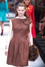 ユキ トリヰ インターナショナル　2014-15年秋冬 コレクション - ポップに魅せるクラシック｜写真4