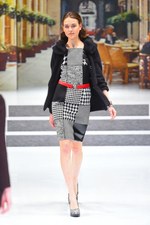 ユキ トリヰ インターナショナル　2014-15年秋冬 コレクション - ポップに魅せるクラシック｜写真21