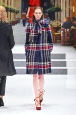 ユキ トリヰ インターナショナル　2014-15年秋冬 コレクション - ポップに魅せるクラシック｜写真27