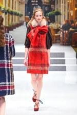 ユキ トリヰ インターナショナル　2014-15年秋冬 コレクション - ポップに魅せるクラシック｜写真28