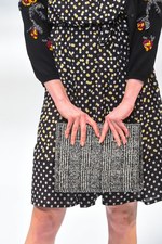 ユキ トリヰ インターナショナル　2014-15年秋冬 コレクション - ポップに魅せるクラシック｜写真35