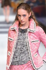 ユキ トリヰ インターナショナル　2014-15年秋冬 コレクション - ポップに魅せるクラシック｜写真44