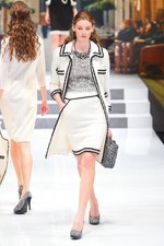 ユキ トリヰ インターナショナル　2014-15年秋冬 コレクション - ポップに魅せるクラシック｜写真47