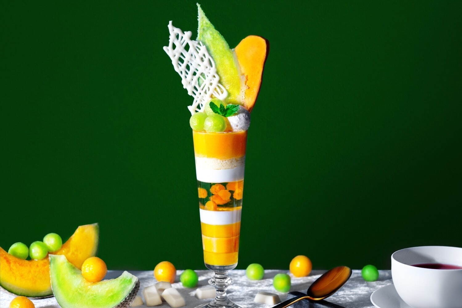 サヴァラン｜メズム東京の新作“フレッシュメロン”主役のパフェ、梅酒ゼリーやクリームチーズの層