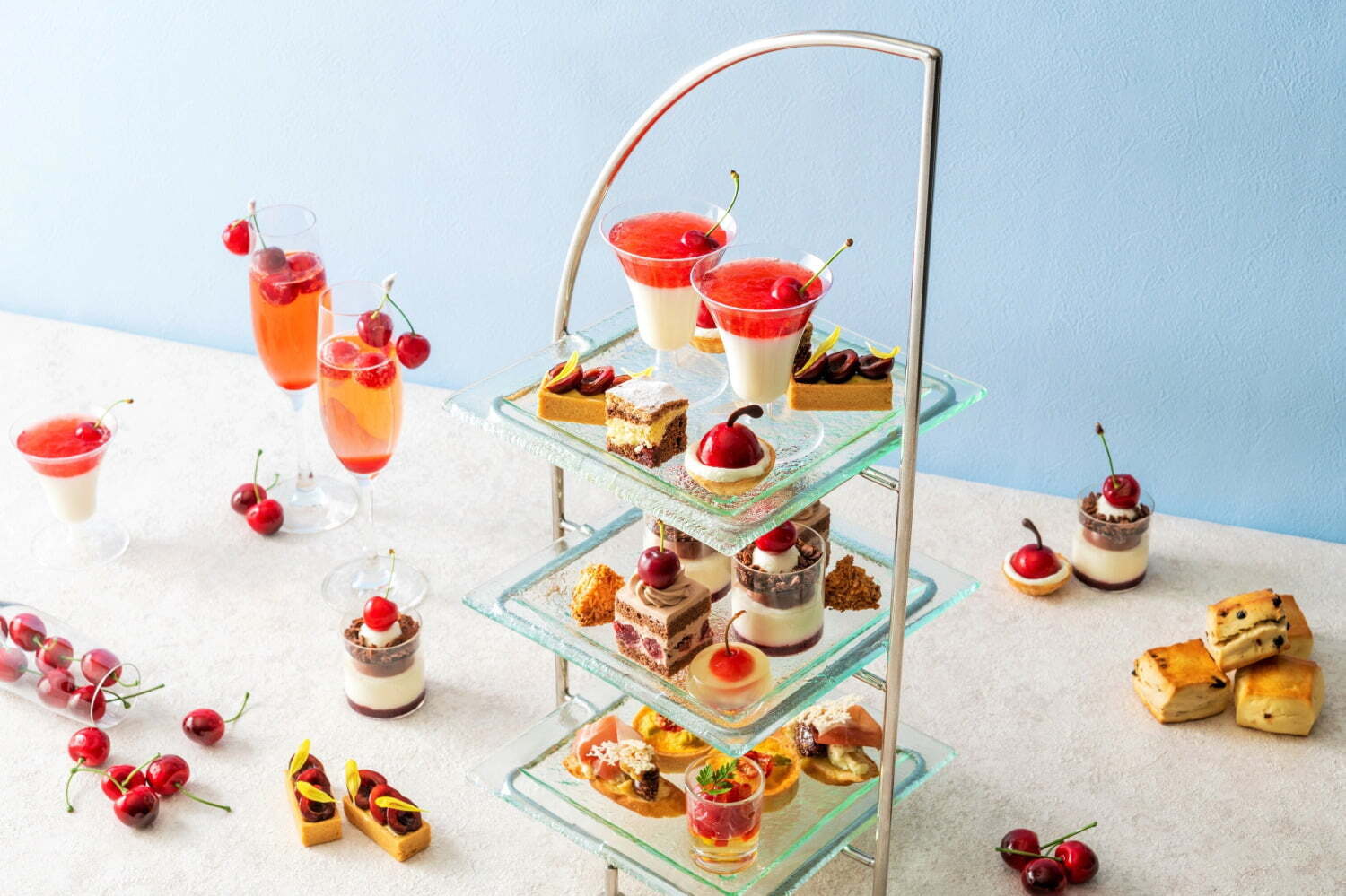 “さくらんぼ尽くし”のアフタヌーンティー、ヨコハマ グランド インターコンチネンタル ホテルで