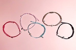 カオル×京都市京セラ美術館のコラボアクセサリー、"チャーム付き”ネックレス＆ブレスレット