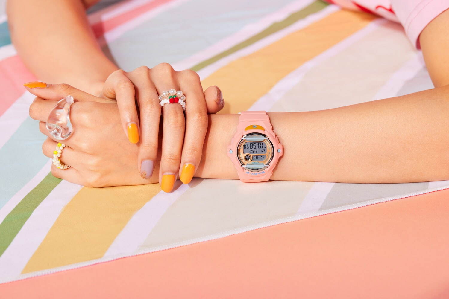 BABY-G“トロピカルビーチ”着想の新作腕時計、ピンク＆ブルーの鮮やかカラー×防水機能｜写真2