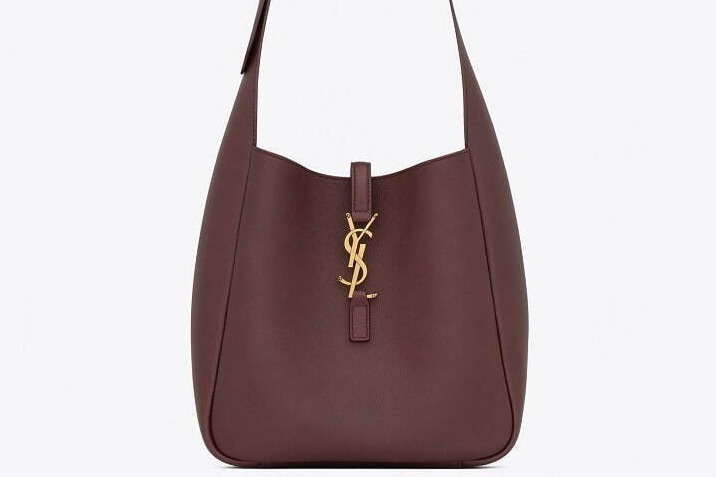 サンローランのウィメンズバッグ「ル・サンカセット スープル」に新色、“YSL”ロゴクロージャー付き