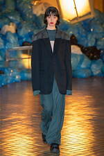 ミキオサカベ 2023年秋冬コレクション - うつむく形式性｜写真16