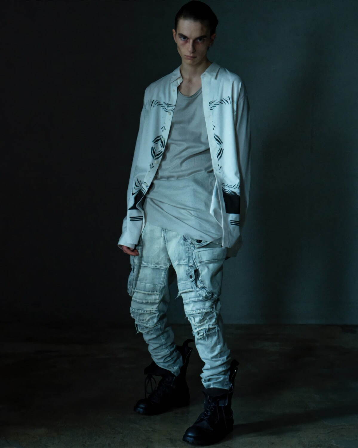 ユリウス“白黒グラフィック”を配した限定シャツ＆ワイドパンツ、メッシュガウンやタンクトップも｜写真13