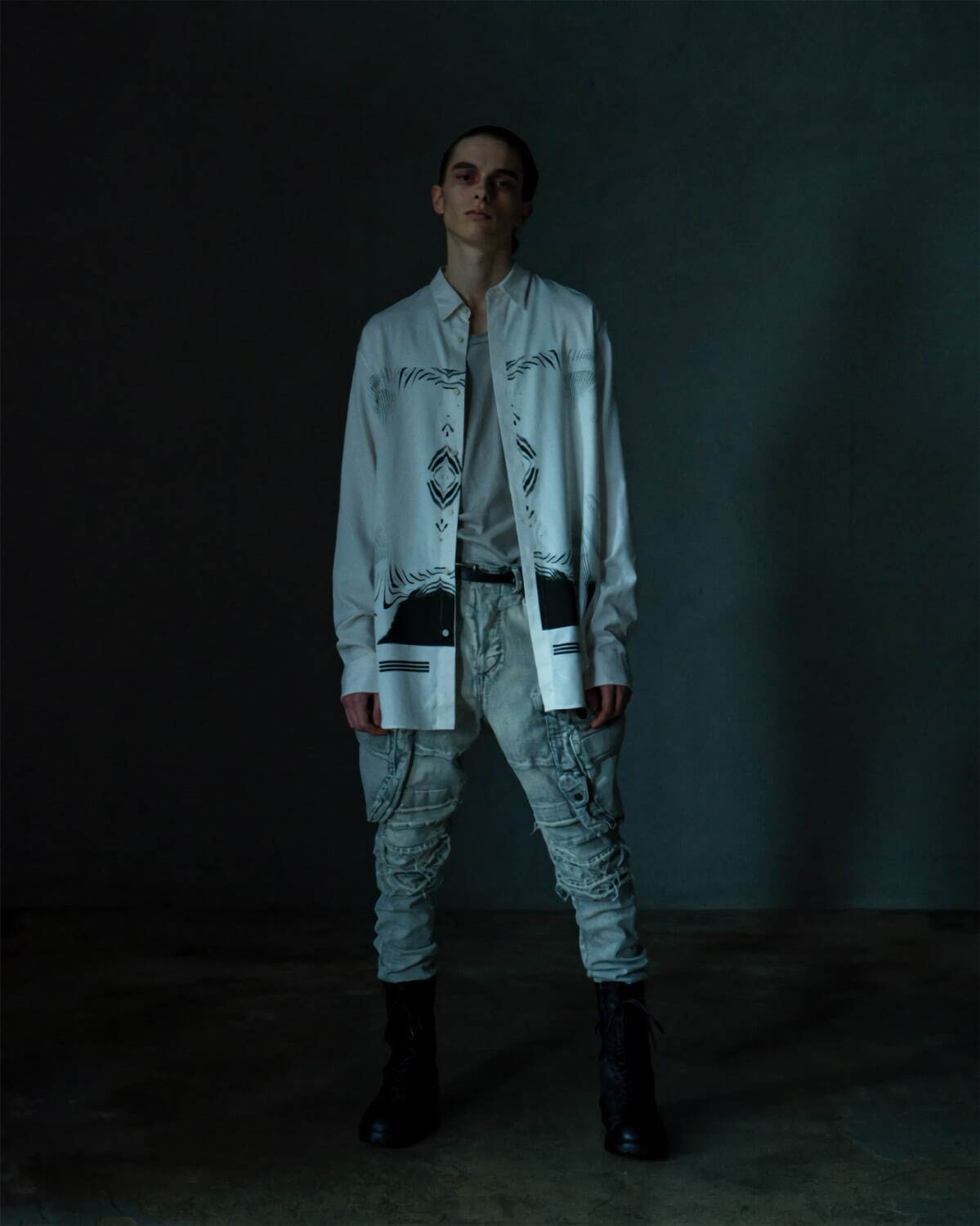 ユリウス“白黒グラフィック”を配した限定シャツ＆ワイドパンツ、メッシュガウンやタンクトップも｜写真12