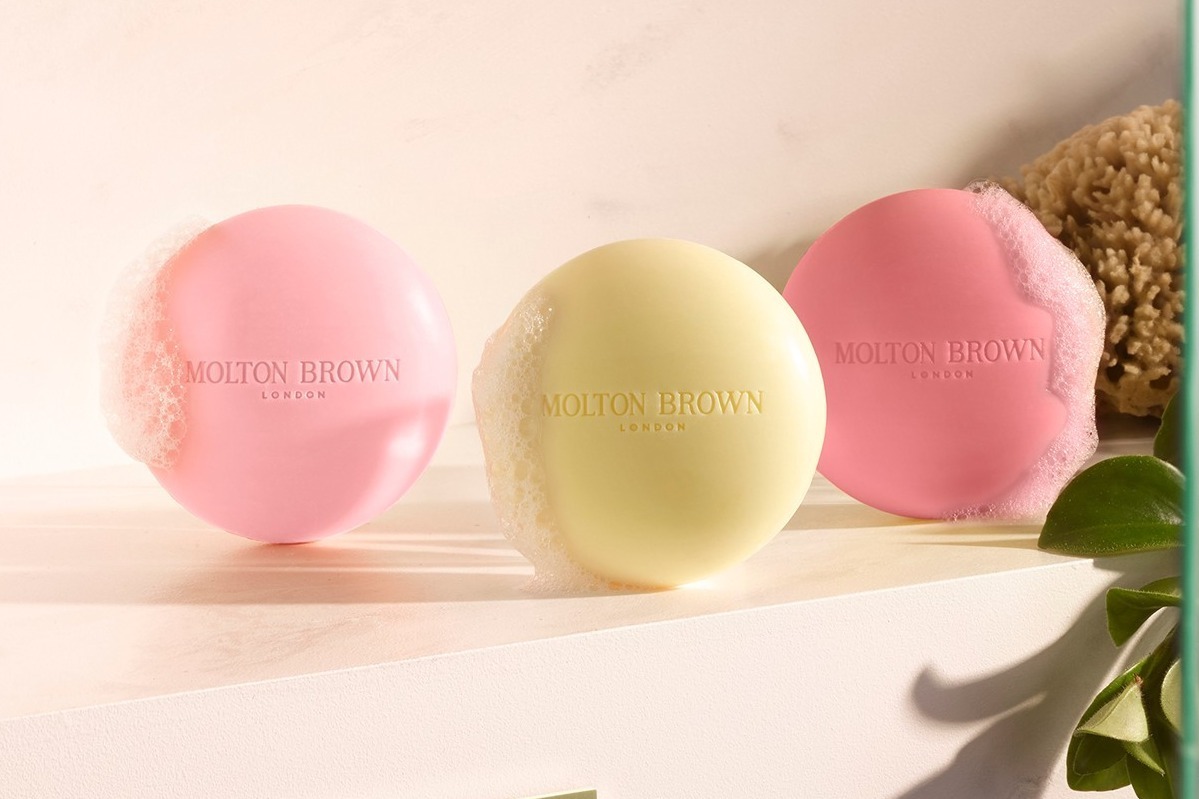 モルトンブラウンの新作固形ソープ、人気"オレンジ＆ベルガモットの香り”など全3種＆刻印入りで