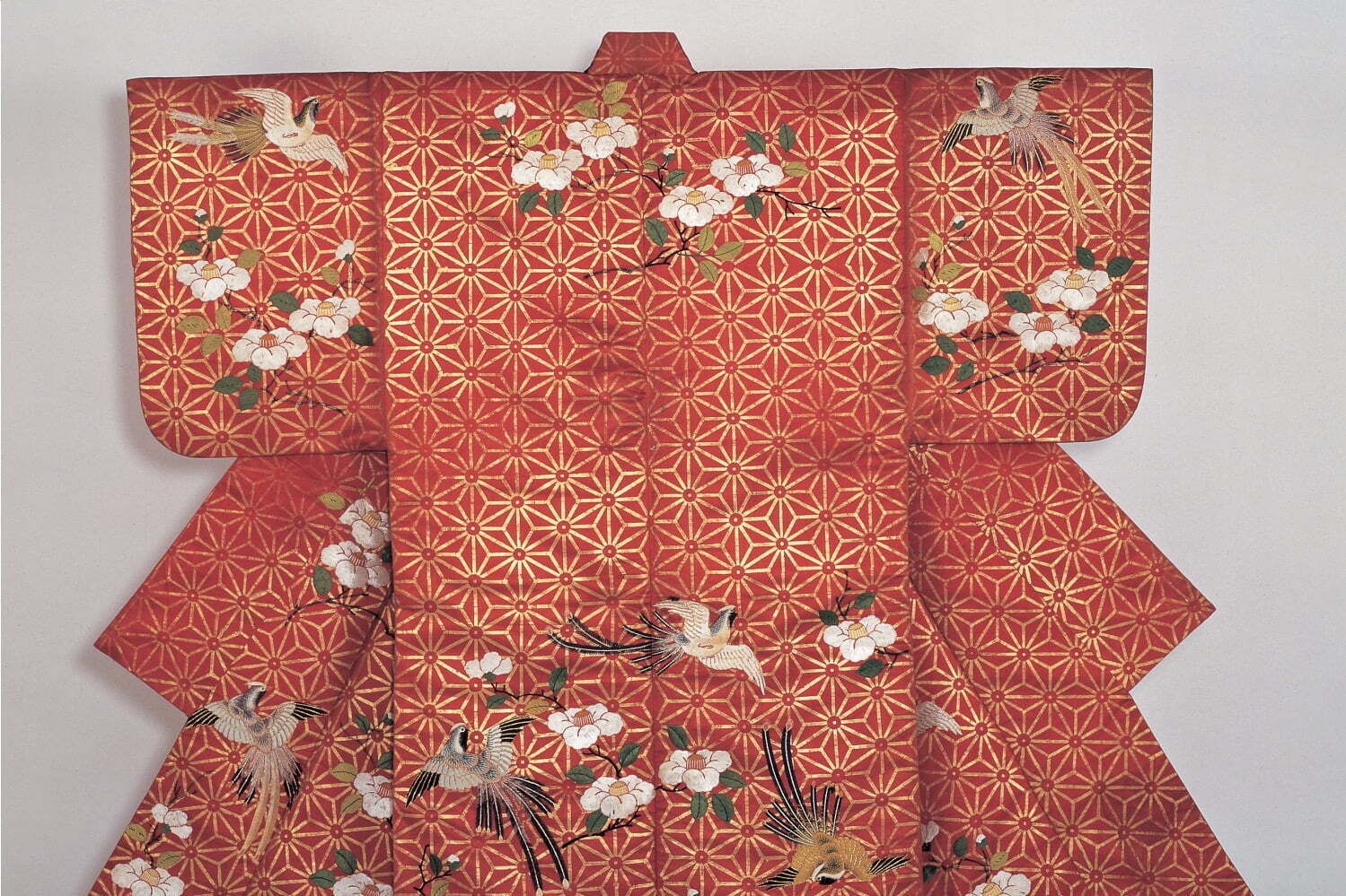 明治時代｜展覧会「日本服飾の美」文化学園服飾博物館で - 宮廷装束や武家服飾、能装束などの優品が一堂に