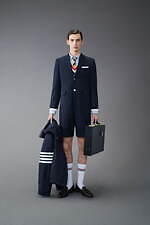 トム ブラウン新作、犬の“ヘクター”型バッグやチェック柄ポロ - 名古屋タカシマヤの新店限定で｜写真1