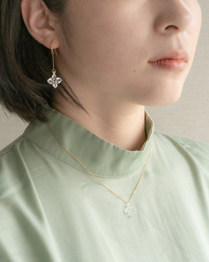 ガラスメーカー「ハリオ」“ライラックの花”の限定アクセサリー 