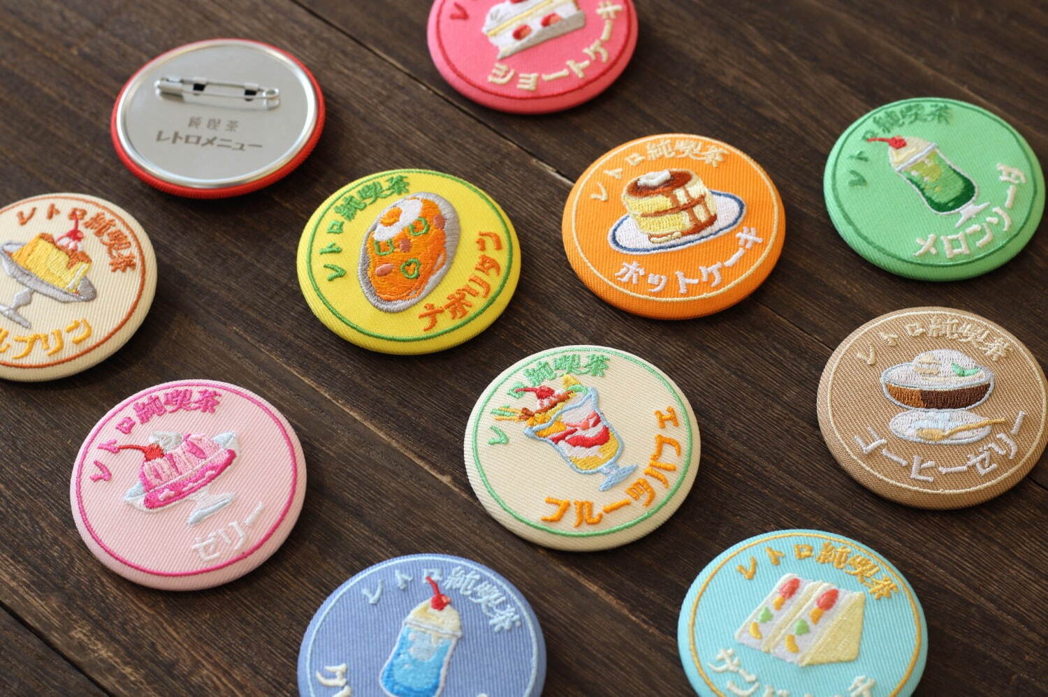 刺繍缶バッジ　全12種(ブラインドBOX) 各660円
