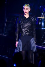 ノゾミイシグロ オートクチュール 2014-15年秋冬コレクション 渋さ知らズとコラボでショー｜写真7