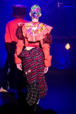 ノゾミイシグロ オートクチュール 2014-15年秋冬コレクション 渋さ知らズとコラボでショー｜写真10