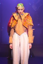 ノゾミイシグロ オートクチュール 2014-15年秋冬コレクション 渋さ知らズとコラボでショー｜写真36