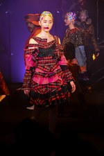 ノゾミイシグロ オートクチュール 2014-15年秋冬コレクション 渋さ知らズとコラボでショー｜写真61