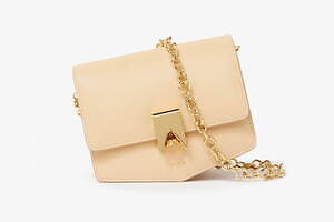 アライアのアイコンバッグ「ル パパ」ゴールドチェーン＆ハンドルが付いた新作