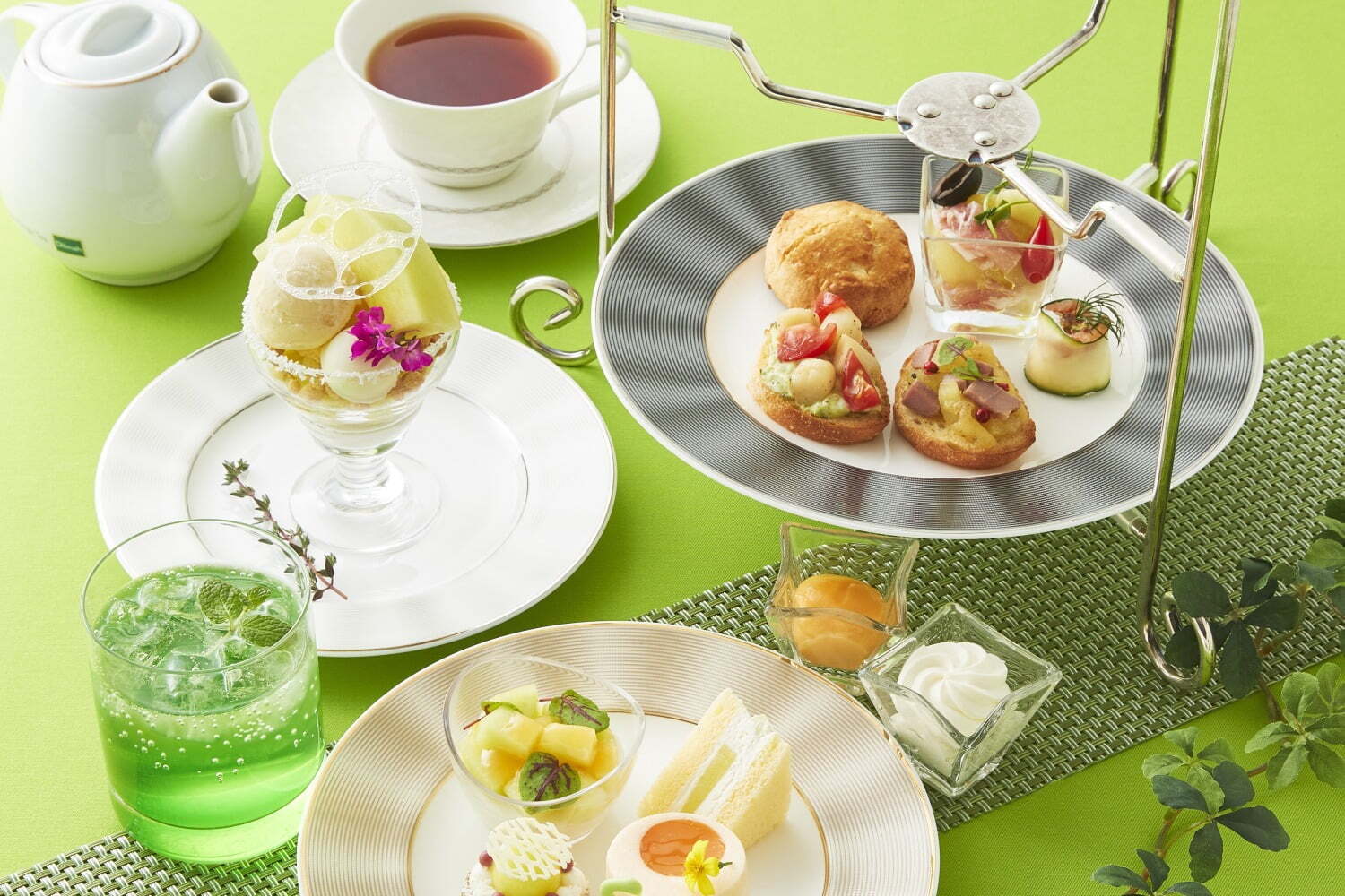 ホテル日航大阪「メロンアフタヌーンティー」“メロンづくし“ご褒美ミニパフェ＆メロンタルトなど