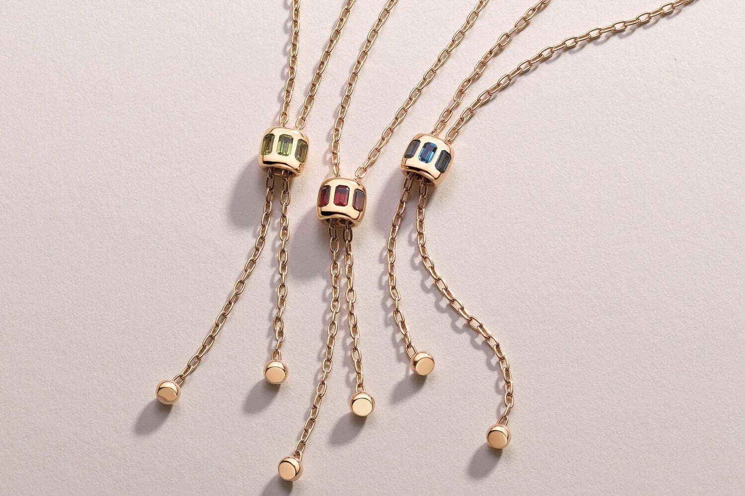 ポメラート「イコニカ」新作ジュエリー、鮮やかなカラーストーンを配したネックレス＆リング