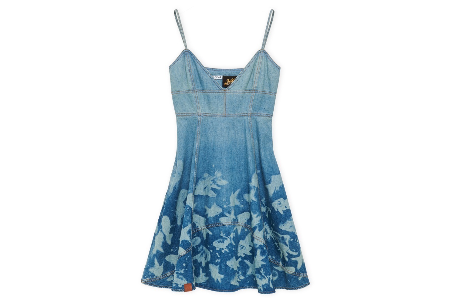 ビーチサンダル｜ロエベ「パウラズイビザ」新作ウェア、カラフルな花柄＆葉の装飾を配したドレスや魚モチーフのデニム